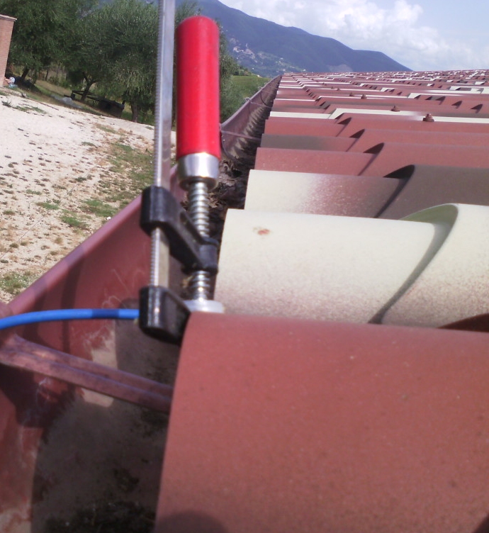 http://www.energialternativa.info/public/newforum/ForumEA/F/MorsettoCavoRameTetto.jpg